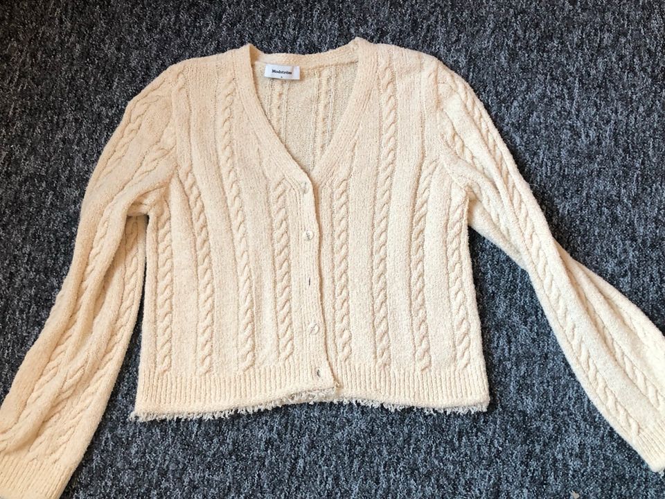 Strickjacke Strickmantel Cardigan grau beige braun L Italy Zara in Köln