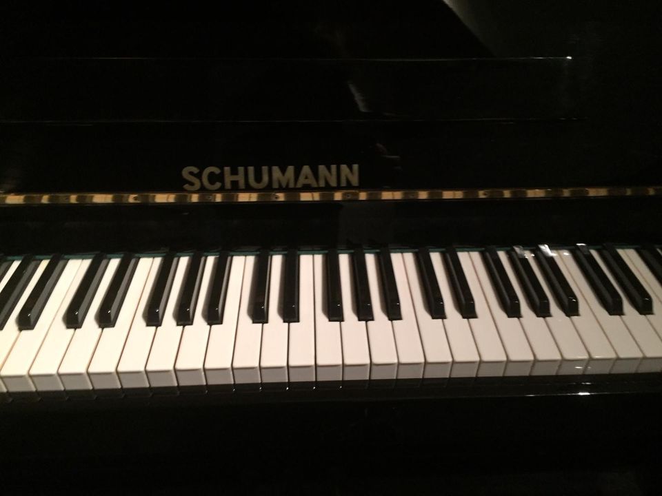 „Klavier Schumann + Hocker“ in Minden