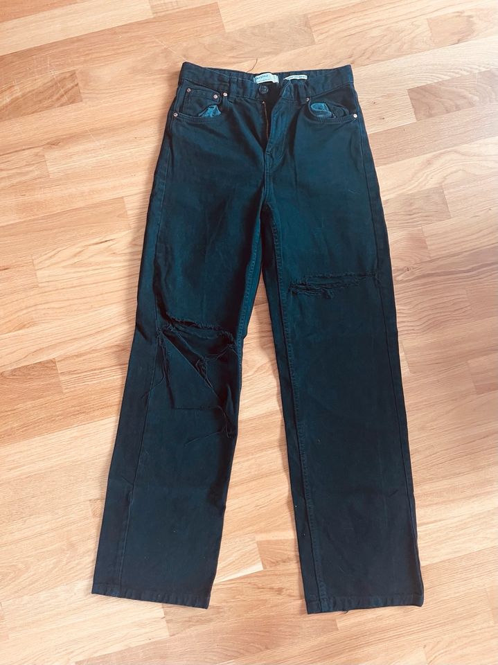 Jeans Bershka Gr 36 Straight Super High Rise schwarz top Zustand in Leipzig