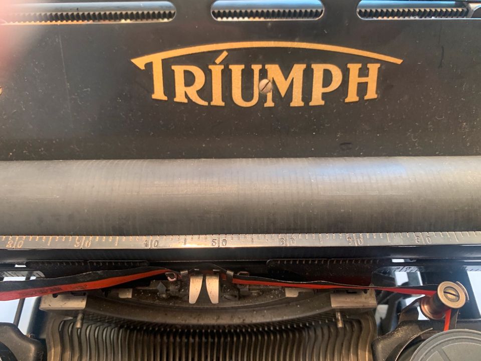 antike Triumph Schreibmaschine in Eutin