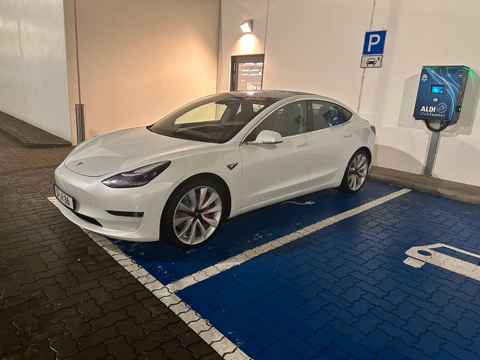 Tesla Model 3 Performance in Speyer