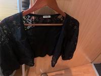 Schöne neuwertige Spitzen Sweatjacke von Tredy Gr. 40 Hessen - Eiterfeld Vorschau