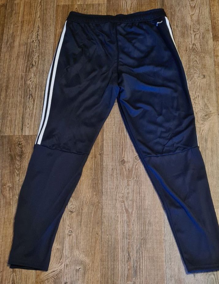 adidas Crossfit Jogging AEROREADY Sereno Slim Tapered Hose in Erlau