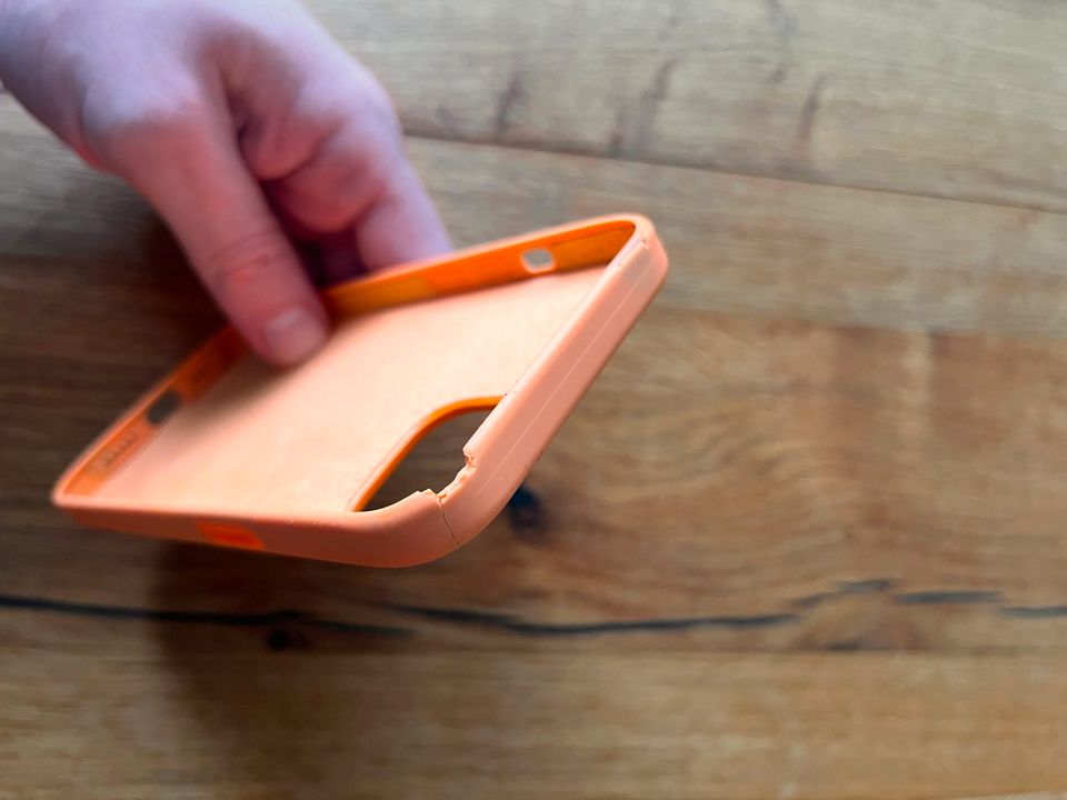 Apple Silikon-Case MagSafe für iPhone 13 - Marigold in München