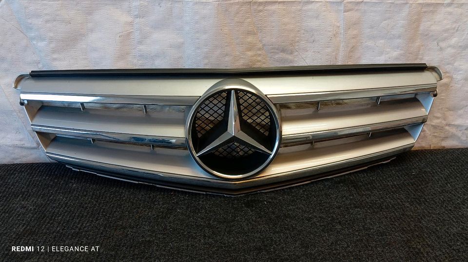 ⭐Mercedes Benz C Klasse W204 Kühlergrill Grill Silber A2048801923 in Hamburg