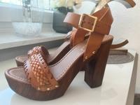 Sommerkind Highheels Sandaletten cognac braun Nieten Gr. 41 NEU Nordrhein-Westfalen - Dormagen Vorschau