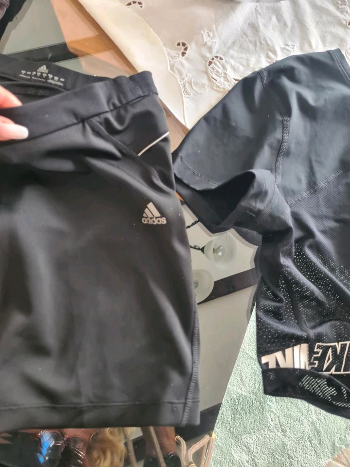 Sport Paket 38 nike adidas  schwarz croptop in Leipzig