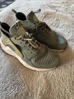 Nike Turnschuhe Gr. 36,5 Niedersachsen - Uetze Vorschau