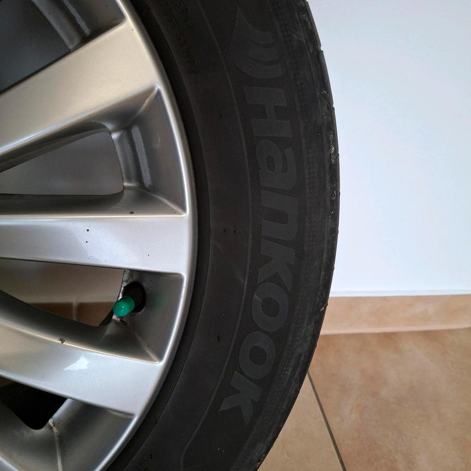 4x Original VW 17 Zoll Sommer Alu Felgen 235 55R17 in Bippen