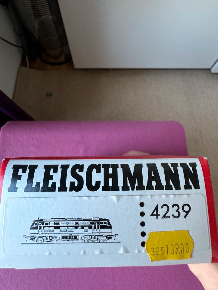 Fleischmann 4239 H0 DC Diesellok BR 218 137-8 der DB, neuwertig! in Hannover