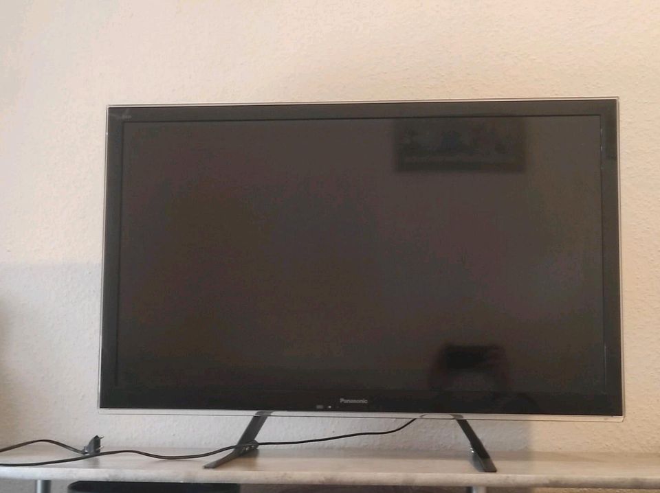 Panasonic TX-L37ESE LCD TV in Neresheim