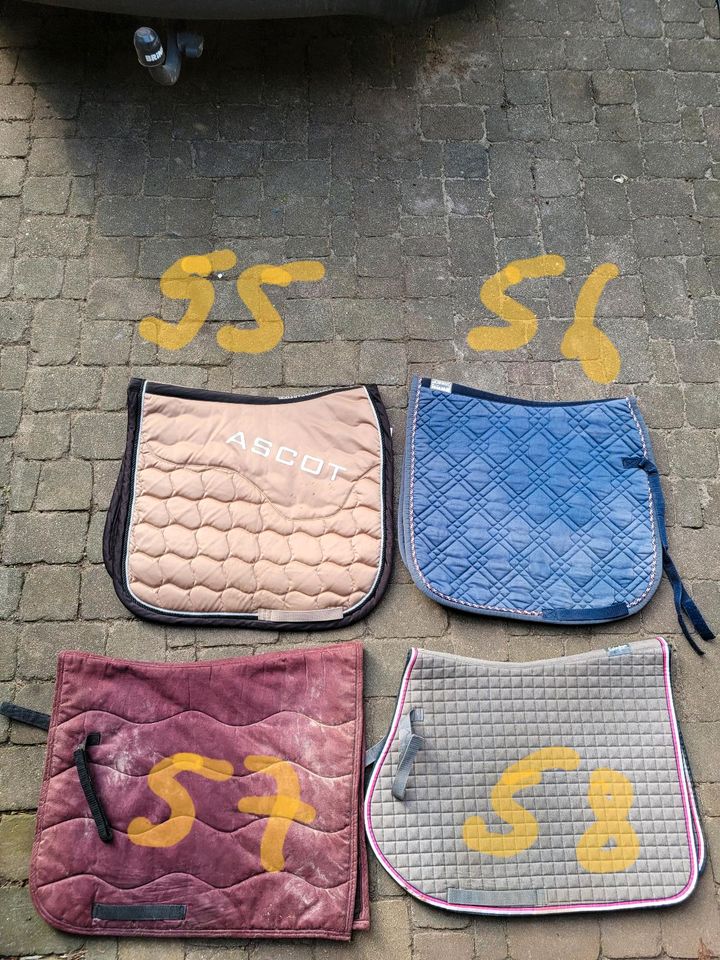 Neue und gebrauchte Satteldecken/  Pads in Kyritz