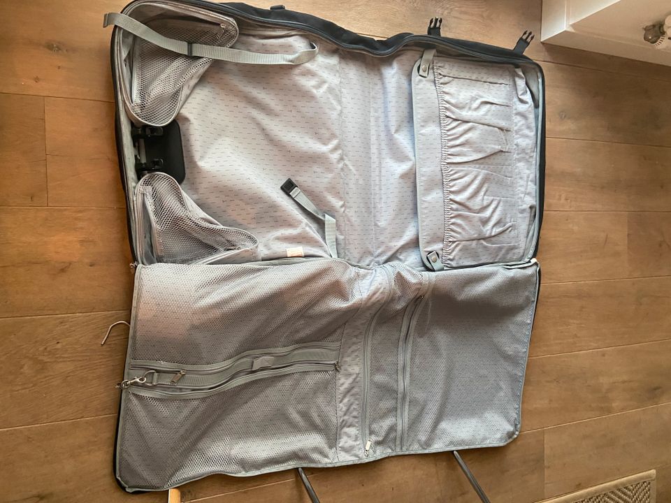 Reisetasche/ Kleiderreisesack/ Anzug-Koffer/ XL/ schwarz in Aachen