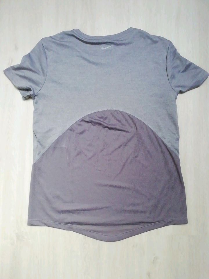 Nike Gr. XS Damen Funktionsshirt T-shirt grau in Husum
