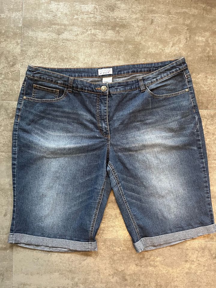 Kurze Jeans mit Aufschlag in Balingen