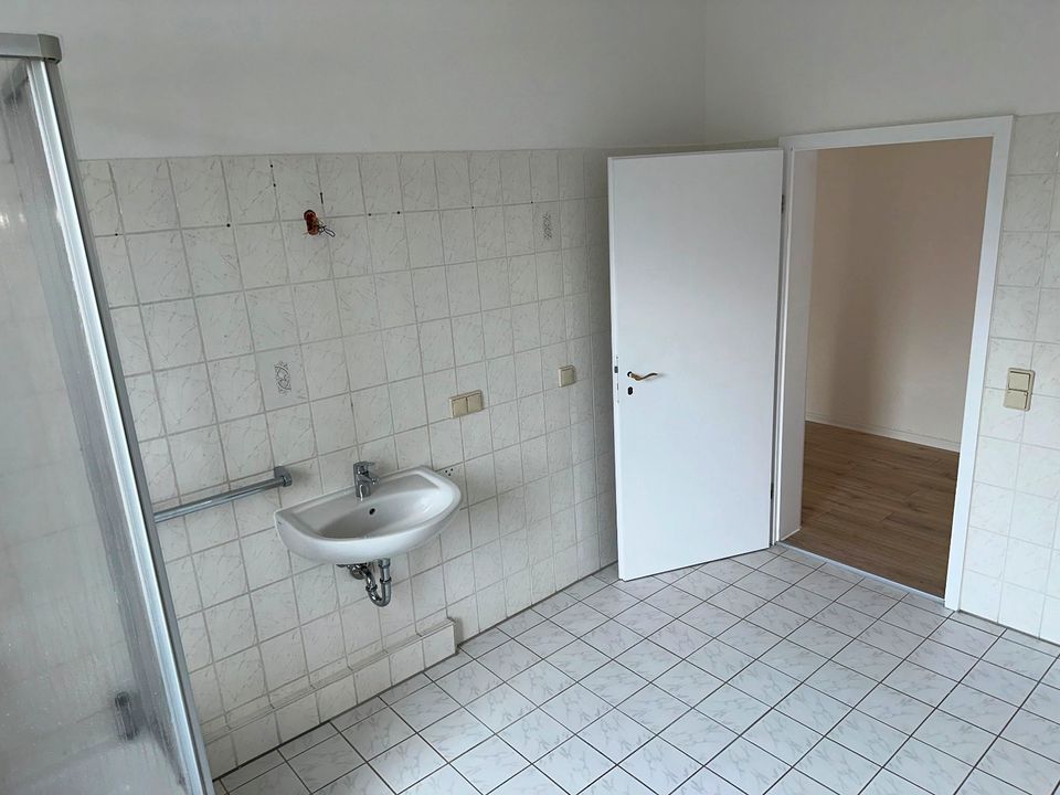 *** Neu renovierte 3-Raum-Wohnung mit großem Tageslichtbad mit Wanne und Dusche in Altchemnitz, Nähe Stadtpark! *** in Chemnitz