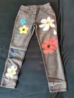 Jeans mit Blumenmuster Baden-Württemberg - Königseggwald Vorschau