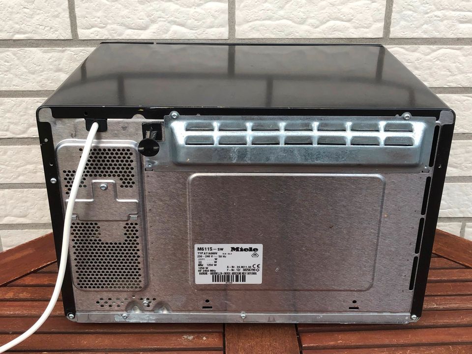 Miele m611S-SW Mikrowelle 800W 20L Edelstahl massiv schwarz in  Niedersachsen - Osnabrück | Haushaltskleingeräte gebraucht kaufen | eBay  Kleinanzeigen ist jetzt Kleinanzeigen