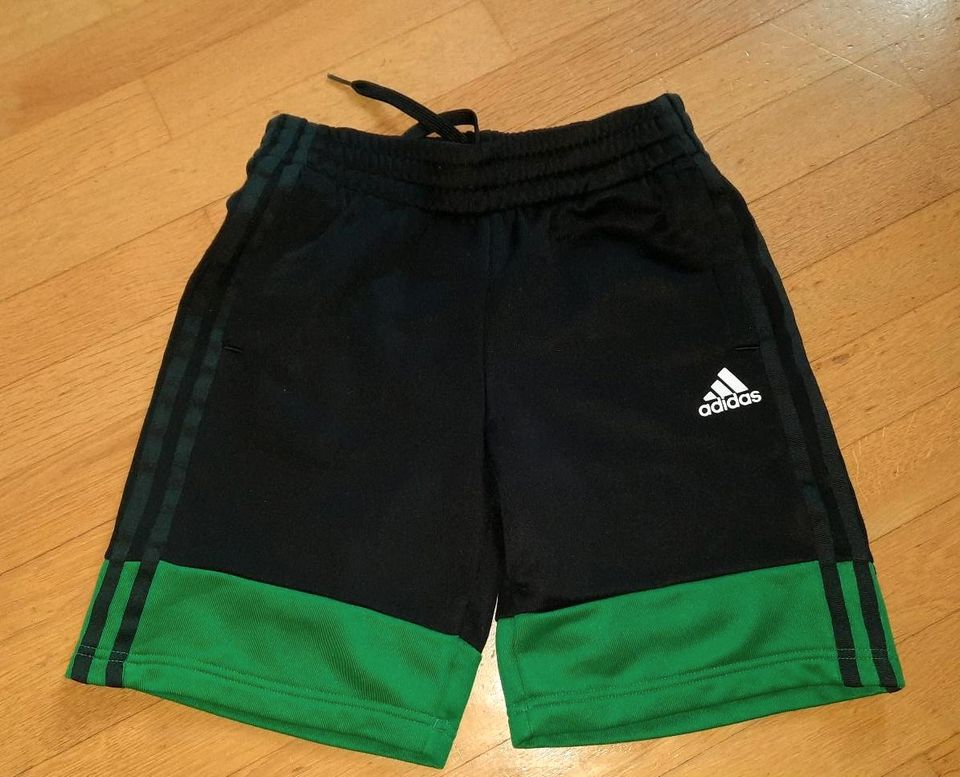 Sporthose von Adidas Größe 152 in Saarbrücken