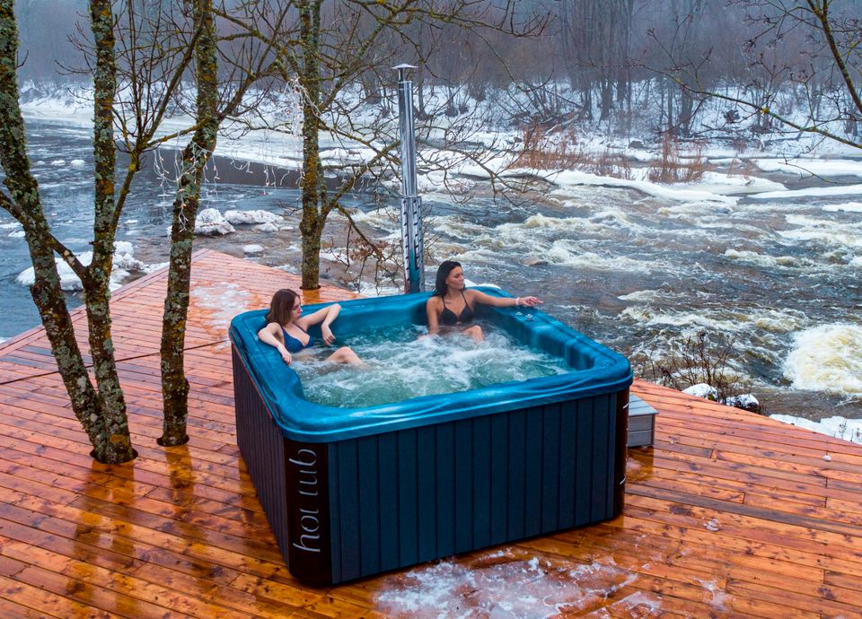 20% Rabatt, Hot Tub 2,2mx2,2m Außenofen, Whirlpool, LED, 6 Pers. in Delligsen