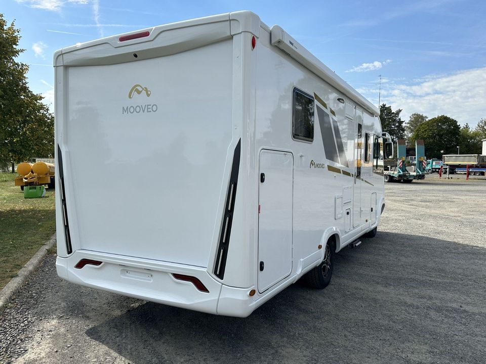 Mooveo Wohnmobil Integriert INT74QBF, Queensbett in Haßfurt