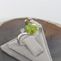 WERT 1260 € BRILLANT PERIDOT RING 585er/14K WEIßGOLD vxlt 74964 Essen - Altenessen Vorschau