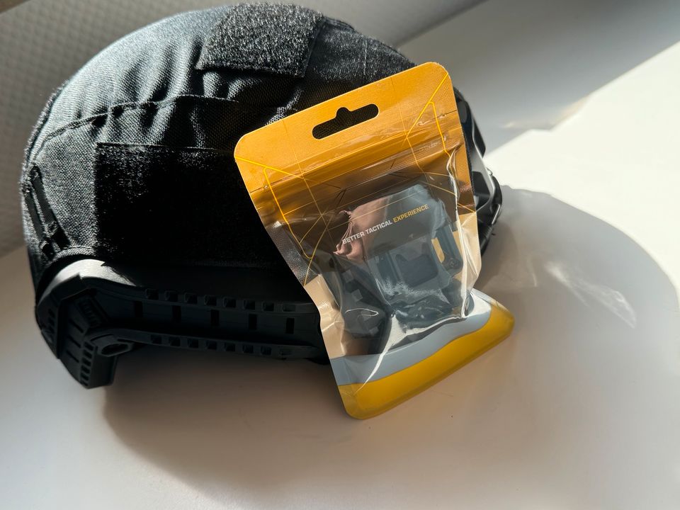 One Tigris Airsoft Helm Schwarz mit Zubehör in Büdelsdorf