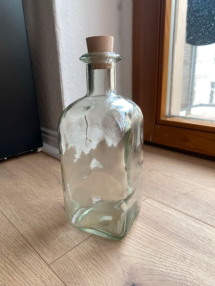 Schöne alte Rum-Flasche zur Dekoration in Berlin