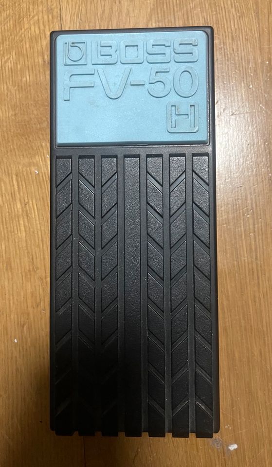 Boss FV-50 H Stereo Volumen Pedal für Gitaristen in Berlin