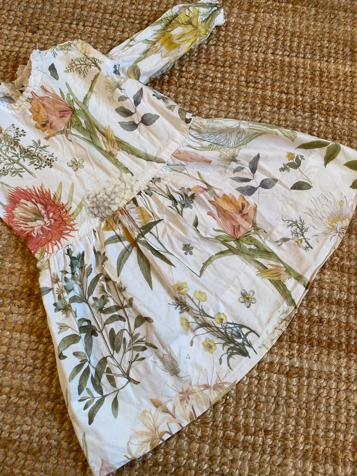 Kleid gr. 104 Zara geblümt Sommer florales Muster in Kirchseeon