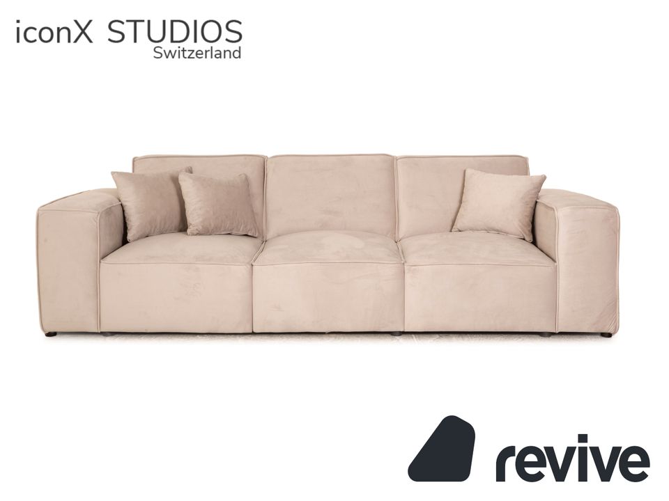 IconX STUDIOS Beluga Samt Stoff Viersitzer Sofa Couch Beige in Köln