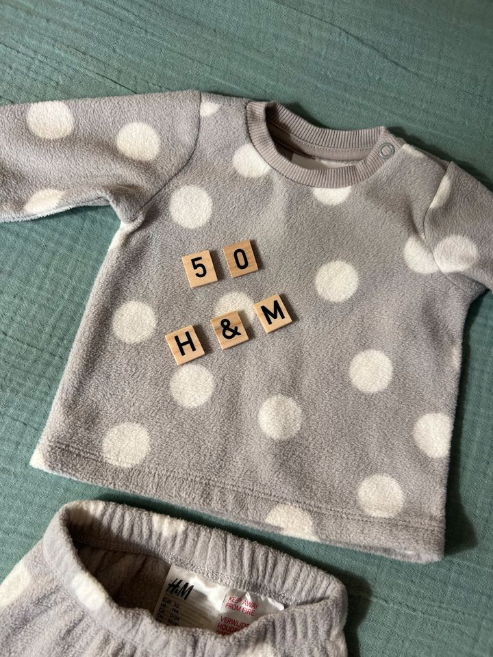 H&M Schlafanzug aus Fleece,Baby Set in Gerach