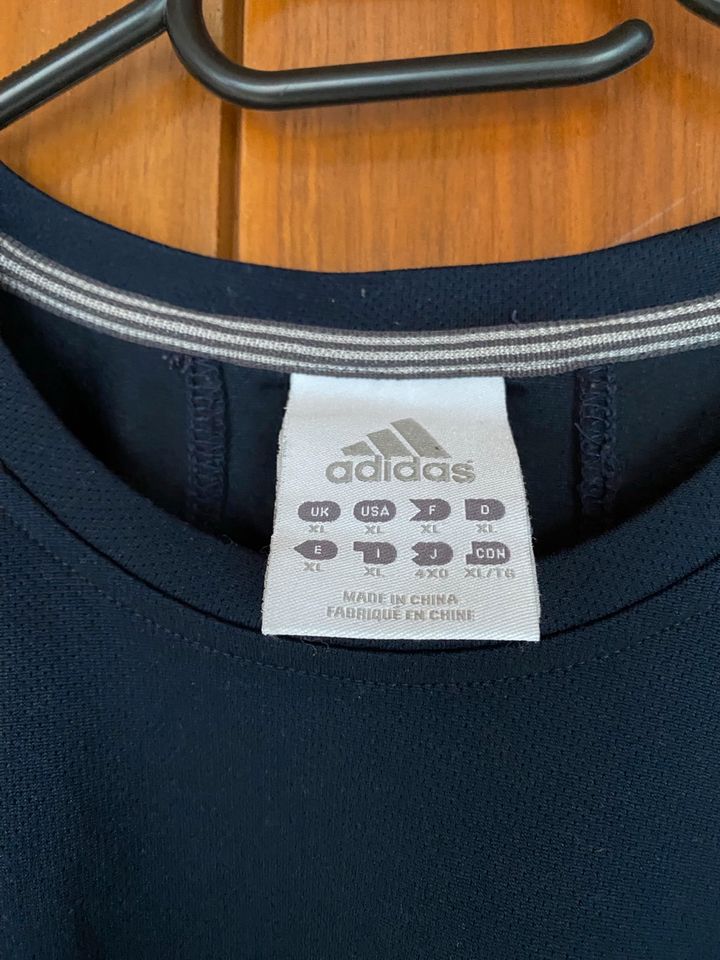 Herren Sport Shirts Trikots 2 Stück in XL Adidas und Crane in Neusäß