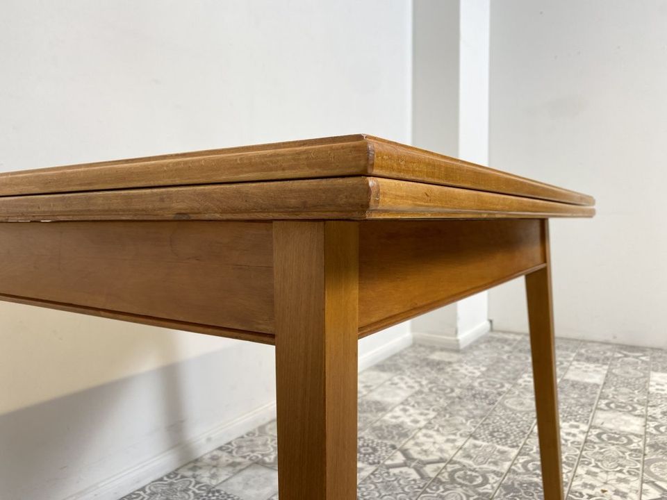 WMK Sehr schöner, gut erhaltener und besonders praktischer Mid-Century Esstisch mit aufklappbarer Tischplatte # Tisch Küchentisch Ausziehtisch Holztisch Dining Table Spieletisch 50er 60er Vintage in Berlin