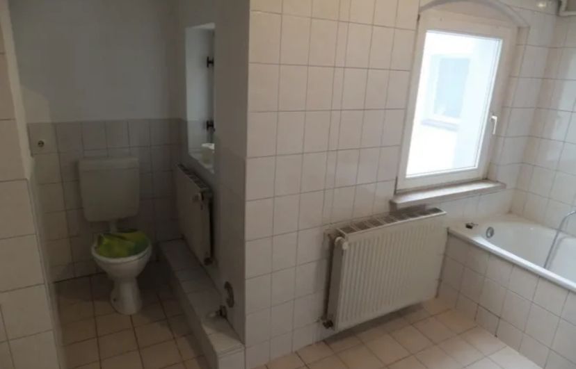 keine 08/15 Whg. - großzügige 3 Zimmerwohnung (über 2 Ebenen = Maisonette) in der Altstadt, ideal für 3er WG oder Familie, frei 01.06.2024 in Freiberg