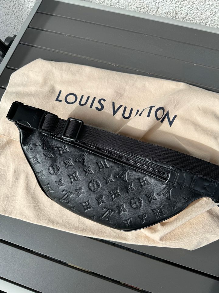 Louis Vuitton Bumbag Bauchtasche Monogram Shadow Kalbsleder in Hagen