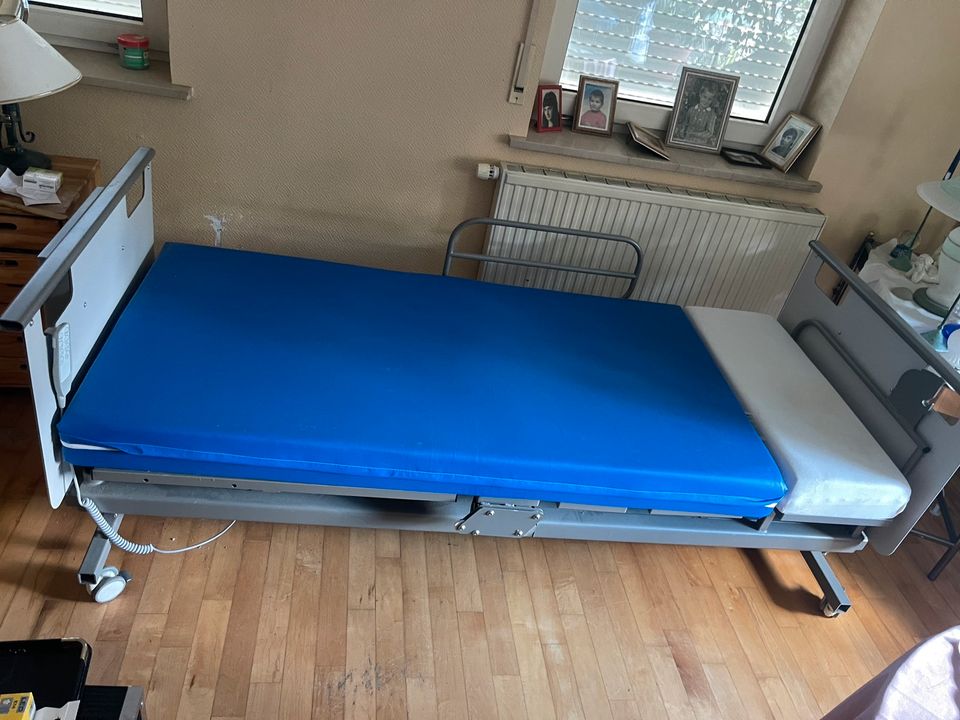 Physionova Rotoflex Krankenbett Aufstehfunktion in Mindelheim