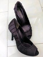 Tamaris Peeptoes Pumps in satinoptik bordeaux, lila Größe 37 Berlin - Steglitz Vorschau