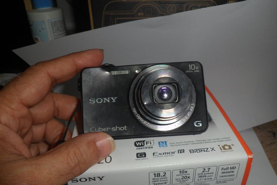 Digitalkamera Sony DSC-WX220 defekt heruntergefallen in Würzburg