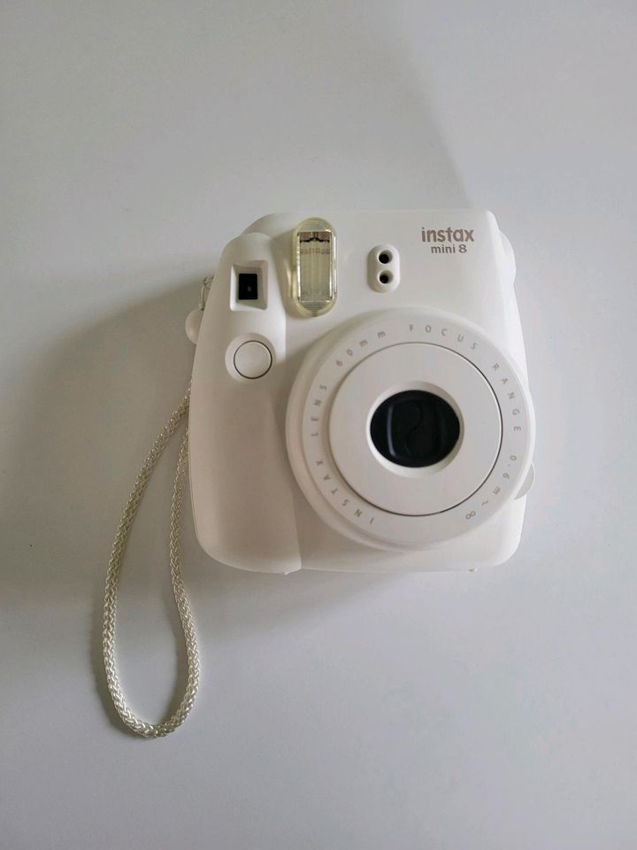 Neue Instax Mini 8 Sofortbildkamera in Langenhorn