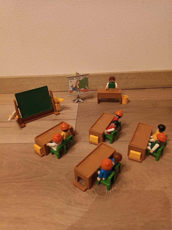 Playmobil Klassenzimmer Schule aus den 80ern in Feuchtwangen
