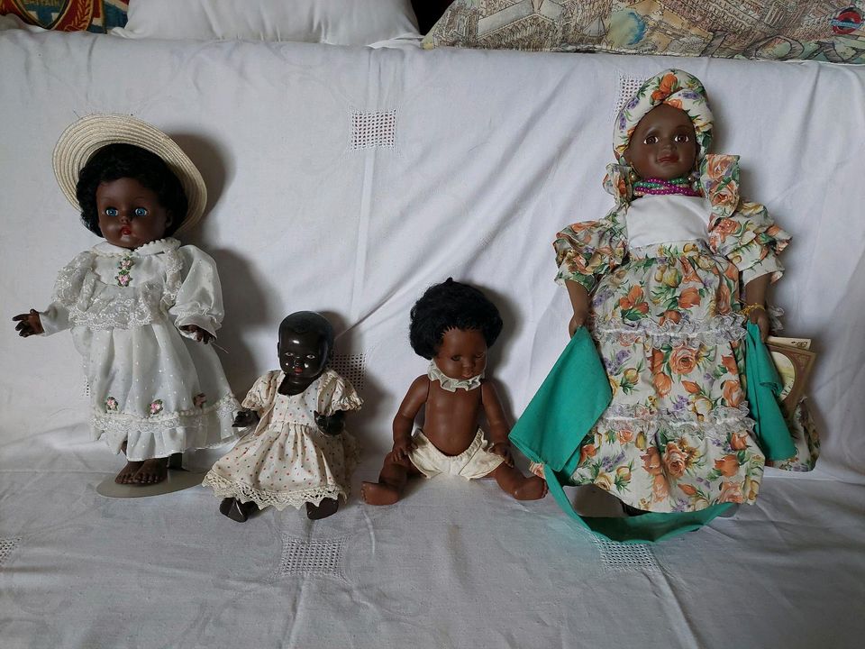 4 Puppen, dunkelhäutig in Kerken
