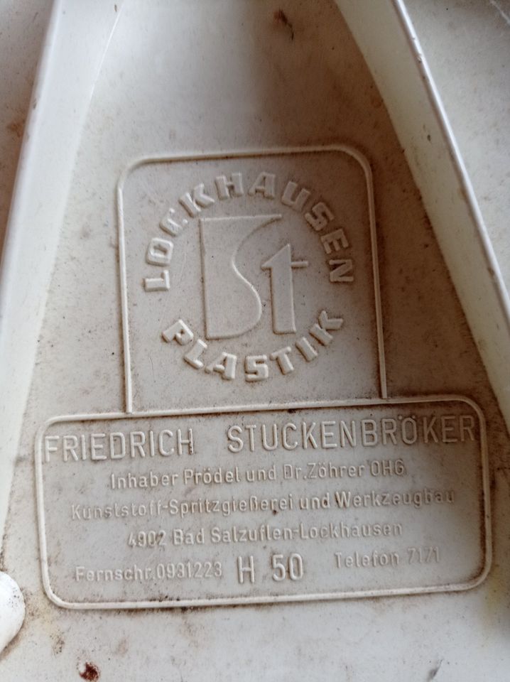 Runder Tisch Lockhausen Plastik Vintage Durchm: 60cm Höhe: 46cm in Karben