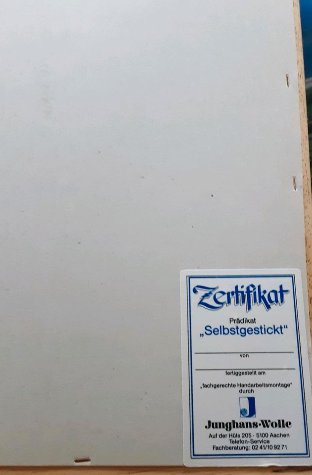 Goblinbild Stickbild Almhütte sehr neuwertig 46,5x36,5 cm in Wenden