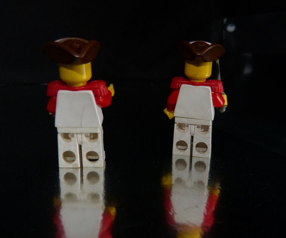 LEGO Konvolut = 2 Figuren Rotrock, Imperial Soldier, gem. Fotos in Seevetal