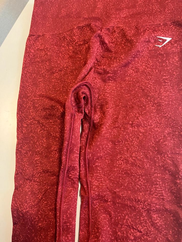 Gymshark Leggings M rot Fleck Neuwertig in Saarbrücken