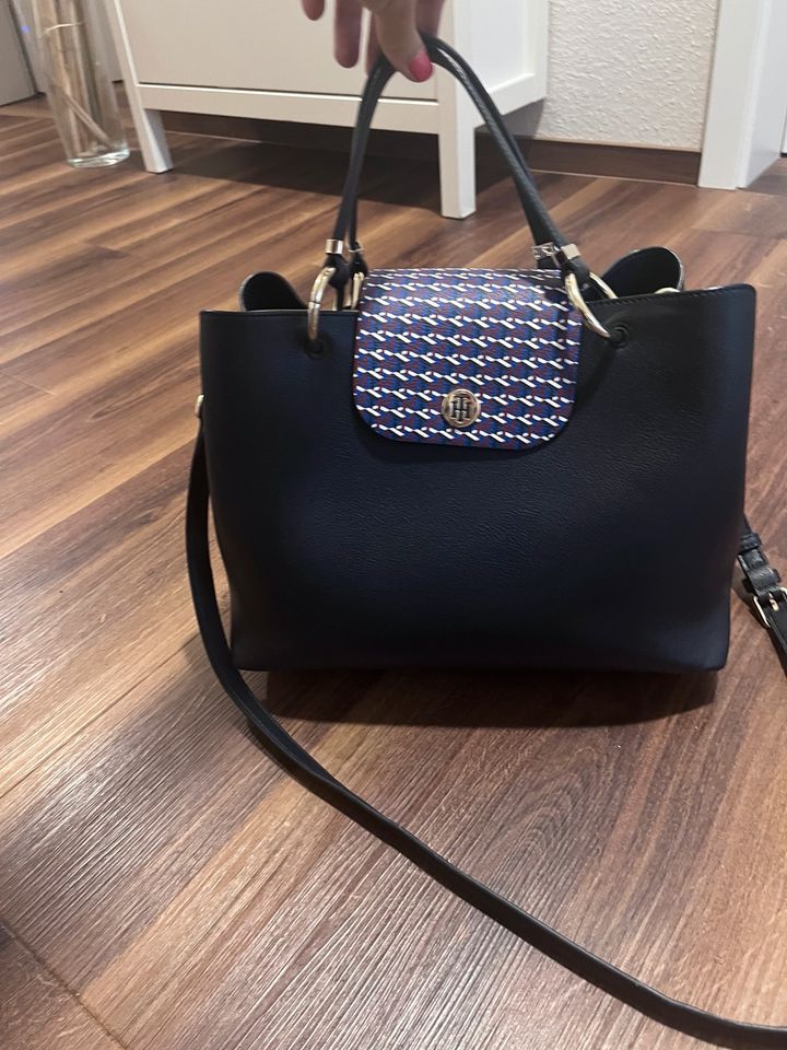 Tommy Hilfiger Handtasche in Nidda