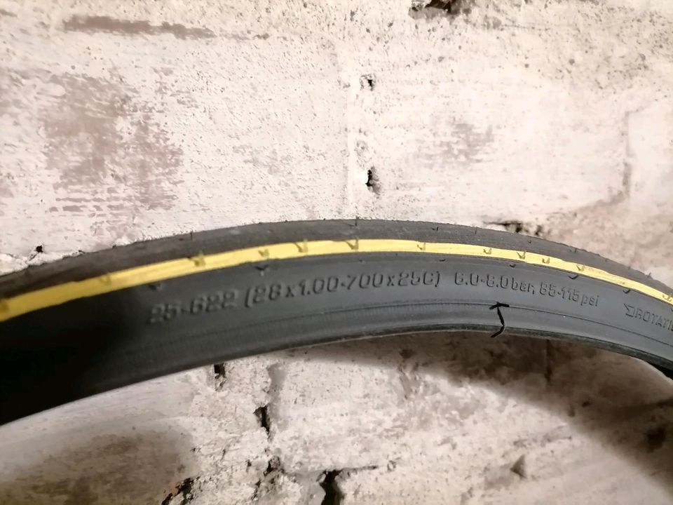 Schwalbe Rennrad Reifen 28x1.00 in Aachen