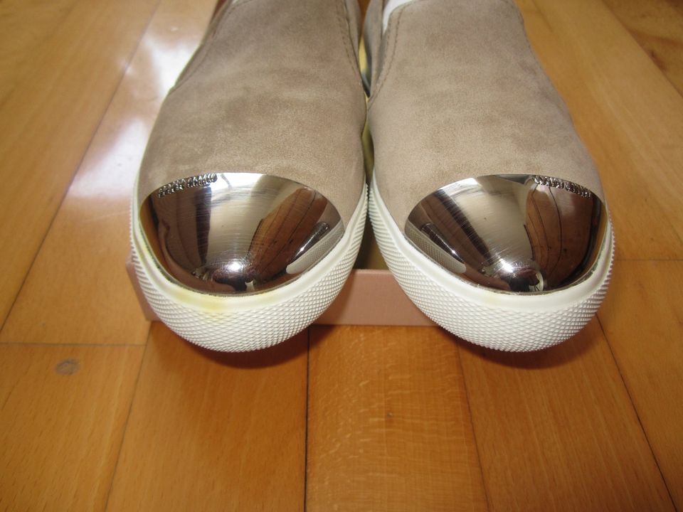 Miu Miu Prada Schuhe Slip-on silber Kappe Sneaker Leder Gr.37,5 in Hannover