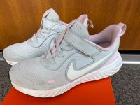 Nike Sportschuhe Sneaker grau rosa Gr. 31 Nordrhein-Westfalen - Verl Vorschau